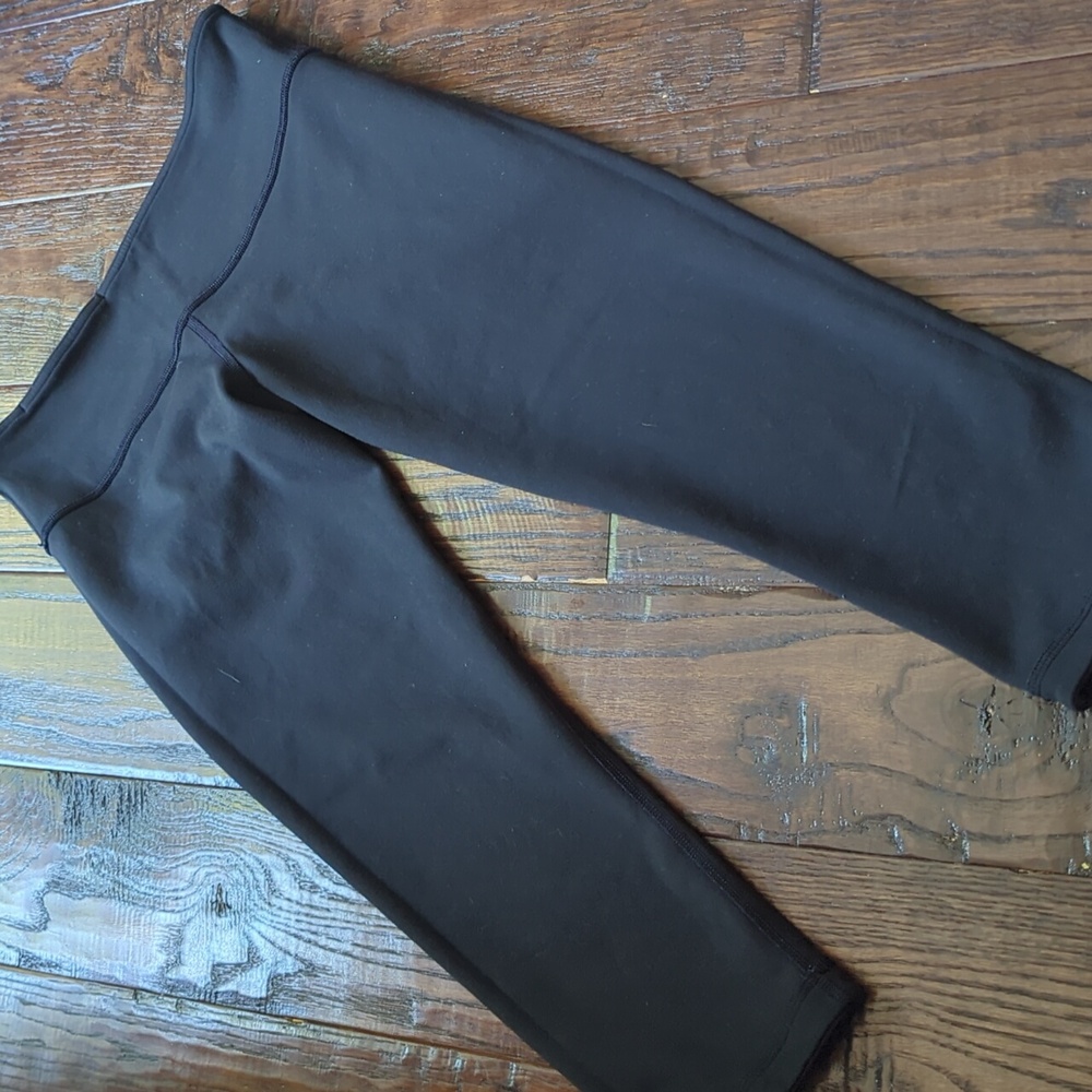 LULULEMON I Purple and Black Reversible Capri Workout Yoga Running Leggings, 8 - Picture 11 of 15